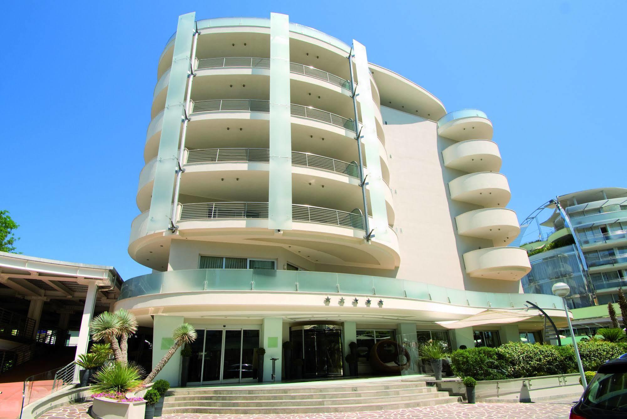 Hotel Premier & Suites - Premier Resort Milano Marittima Exterior foto
